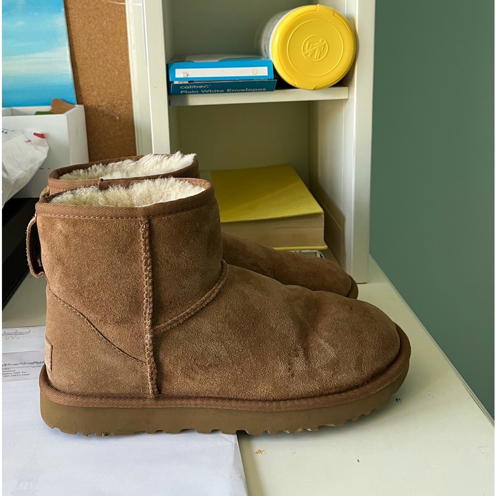 mini ugg boots size 8